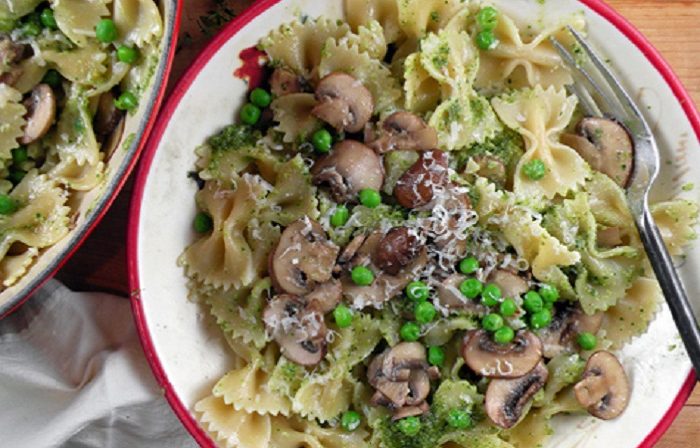 Farfalle with Walnut-Tarragon Pesto, Crimini Mushrooms and Peas