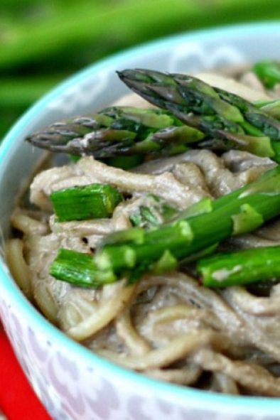 Pasta with Asparagus and Creamy Mushroom Sauce